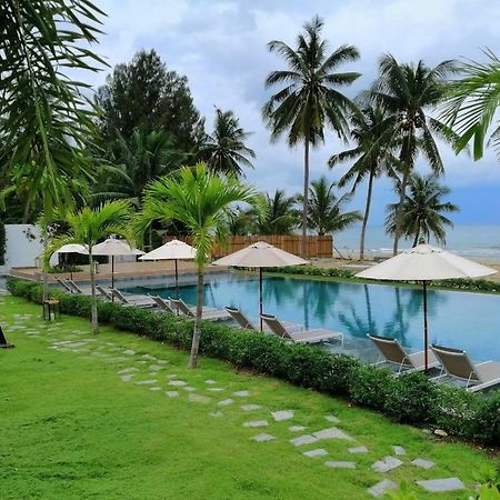 Tungtong Beach Villas Thap Sakae Exterior foto