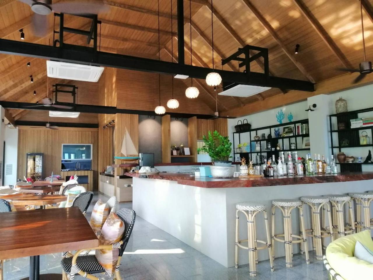 Tungtong Beach Villas Thap Sakae Exterior foto